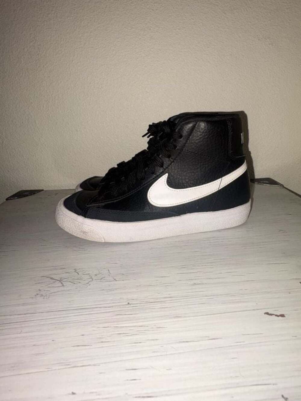 Nike Blazer Mid '77 GS 'Black White' Sneakers (DA4086-002)